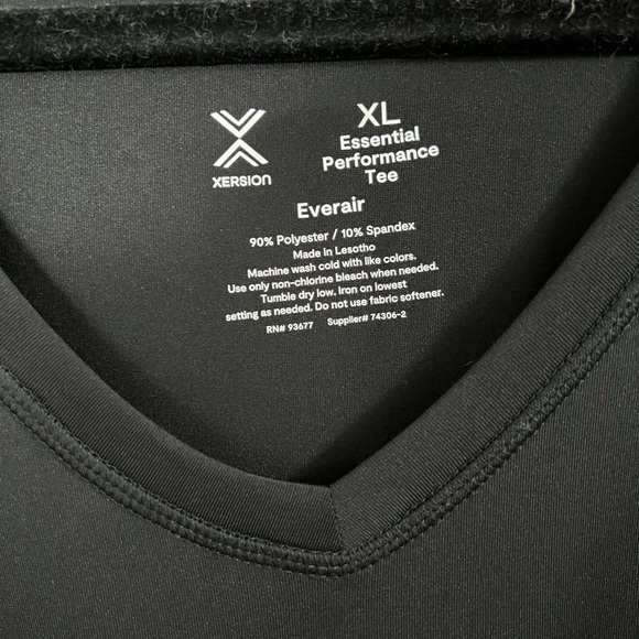 Workout top - Picture 3 of 3